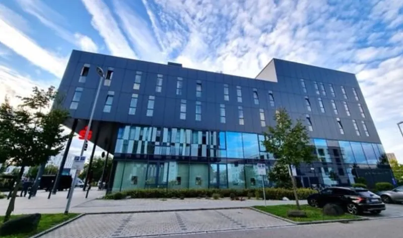 Standort Ingolstadt: moderner Bürokomplex mit Glasfassade